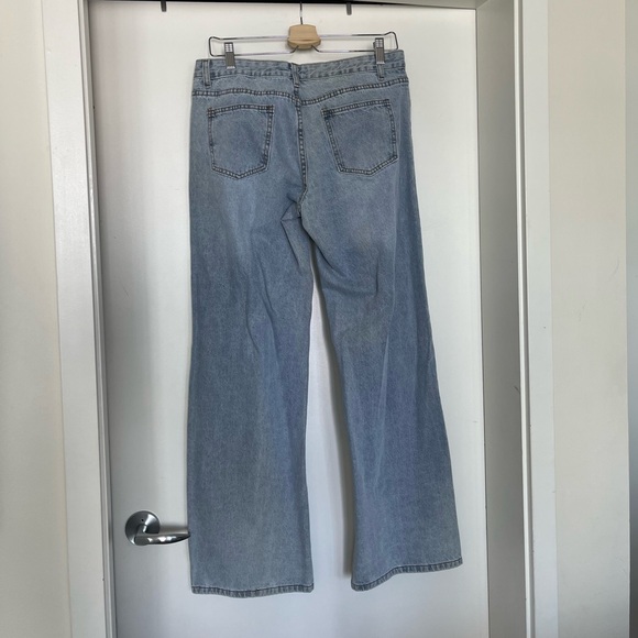 Light wash jeans from thatssofetch - Picture 3 of 3